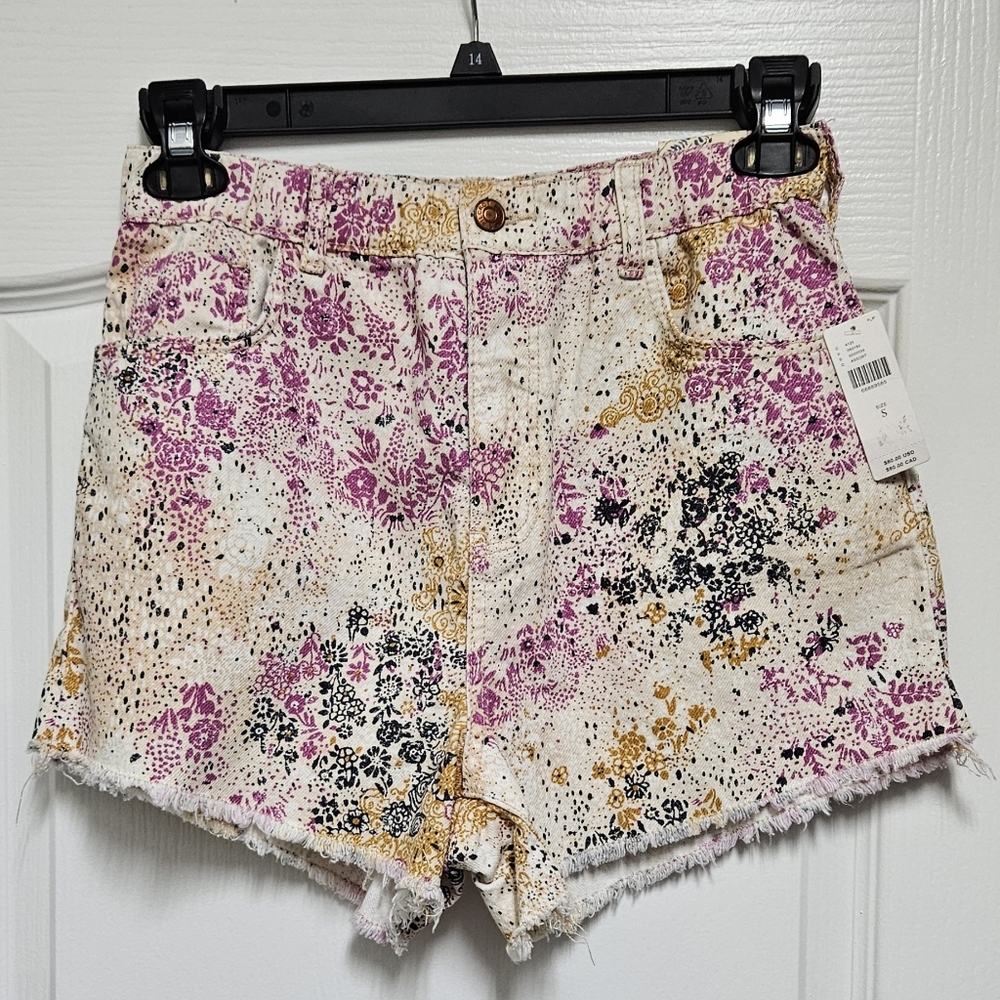 Pilcro Anthropologie Floral Denim Shorts NWT Size S Boho Frayed Hem.